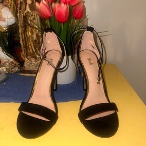 Shelin Black High Heel Sandals with Ankle Strap – Pre-Owned
